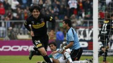 Lucas Wilchez celebra su gol en la &uacute;ltima victoria de Colo Colo ante Wanderers en Valpara&iacute;so. Fue en 2010.