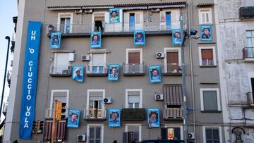 Los jugadores del Nápoles, en la fachada de un edificio