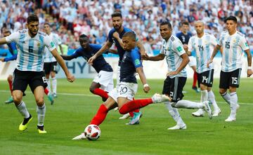 Kylian Mbappe marca el 3-2.