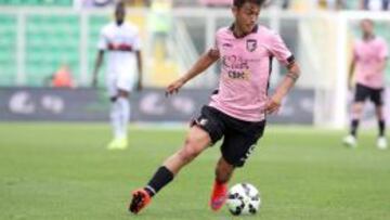 Paulo Dybala controla un balón durante el partido ante el Génova.