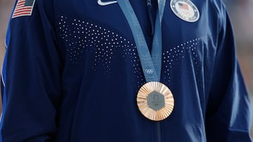 The medal of bronze medallist US' Nyjah Huston is seen after the victory ceremony for the men's street skateboarding event during the Paris 2024 Olympic Games at La Concorde in Paris on July 29, 2024. (Photo by Odd ANDERSEN / AFP)