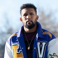 La mujer de Dyego Sousa, futbolista del Alcorcón, estrella su Ferrari en pleno Cibeles