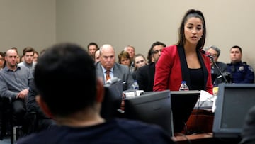 La gimnasta Aly Raisman interviene durante la lectura de la sentencia al m&eacute;dico Larry Nassar, condenado por abusos sexuales a gimnastas del equipo de Estados Unidos.