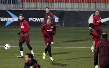 Griezmann and the Atlético squad in training on New Year's Day