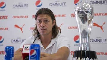 El director t&eacute;cnico de Chivas lament&oacute; la negativa de clubes a vender jugadores al conjunto rojiblanco, y asegur&oacute; que no habr&aacute; refuerzos