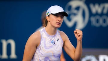 DUBAI, UNITED ARAB EMIRATES - FEBRUARY 22: Iga Swiatek of Poland in action against Liudmila Samsonova of Russia during her third round match on Day 4 of the Dubai Duty Free Tennis at Dubai Duty Free Tennis Stadium on February 22, 2023 in Dubai, United Arab Emirates (Photo by Robert Prange/Getty Images)