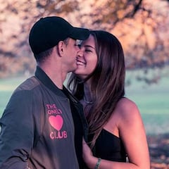 Chicharito y Sara Kohan sellan su amor con dos alianzas Cartier de 5.000€