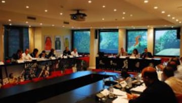 REUNIÓN. Los presidentes de los clubes españoles reunidos en la Asamblea General de la ACB.