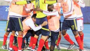 Celebraci&oacute;n de James en el empate 1-1 contra Chile, en Santiago.