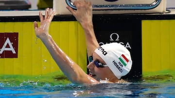 La nadadora h&uacute;ngara Katinka Hosszu celebra su victoria en la final de los 200 metros mariposa en los Mundiales de Piscina Corta de Windsor.