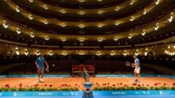 UN MARCO &Uacute;NICO. Nadal y Ferrer pelotearon el lunes sobre una pista en el escenario del Gran Teatro del Liceo de Barcelona.
 