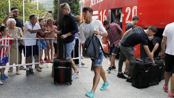 Comenz&oacute; el stage. El Atleti ya durmi&oacute; anoche en San Rafael. &Oacute;liver, Torres y Moy&aacute;, en la llegada.
 