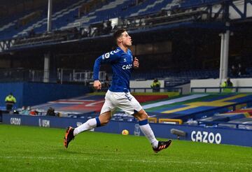 James Rodríguez abrió el marcador en el empate 1-1 entre Everton y Leicester con un remate de media distancia con su pierna derecha.