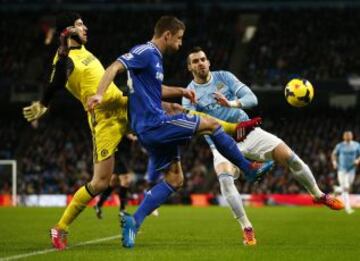 Álvaro Negredo, Petr Cech y Gary Cahill.