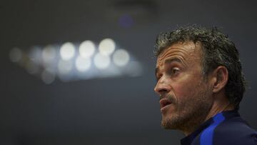 GRA262. SANT JOAN DESPÍ (BARCCELONA), 07/04/2017.- El entrenador del FC Barcelona, Luis Enrique Martínez, durante la rueda de prensa ofrecida tras el entrenamiento que ha realizado hoy la plantilla barcelonista para preparar el próximo partido de Liga, que mañana disputarán ante el Málaga en La Rosaleda. EFE/Alejandro García