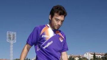 <b>NUEVO CÉSPED. </b>Rodri, sobre la hierba del estadio Pedro Escartín.