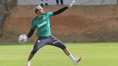 14/08/20
 ENTRENAMIENTO DEL VALENCIA CF - 
 CRISTIAN RIVERO