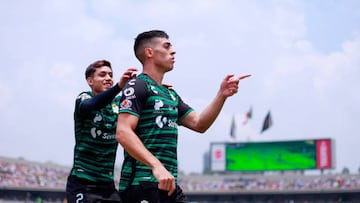 Juan Brunetta festeja un gol en el estadio Olímpico Universitario