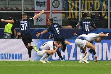 El Tottenham comenzó de la peor manera posible, aunque su calendario era muy complicado. Esta primera jornada tenía que visitar el Giuseppe Meazza ante un Inter que aspiraba a dar el salto definitivo este año. Cayoeron 2-1 en unos diez minutos finales locos, en los que Icardi y Vecino remontaron al final del partido el gol de Eriksen en el 53. Al Tottenham se le escapó empezar sumando en el descuento.