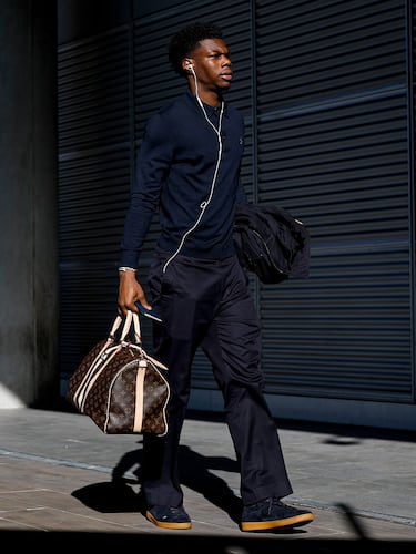 Aurélien Tchouaméni en la salida hacia Manchester. 