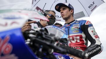 Álex Márquez aguarda en la parrilla de salida del GP de San Marino.