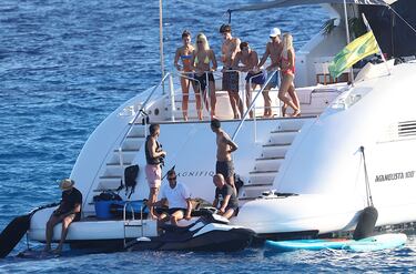 Vinicius y Militao disfrutaron, junto con sus acompañantes, de unos días en el mar Mediterráneo.