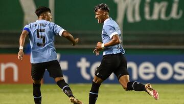 Uruguay's Luciano Rodriguez (R) celebrates after scoring against Chile during the South American U-20 championship first round football match at the Pascual Guerrero Stadium in Palmira, Colombia, on January 22, 2023. (Photo by JOAQUIN SARMIENTO / AFP)