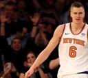 Porzingis (37) guía a los Knicks y deja una de las jugadas del año