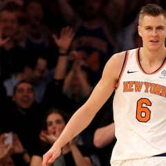 Porzingis (37) guía a los Knicks y deja una de las jugadas del año