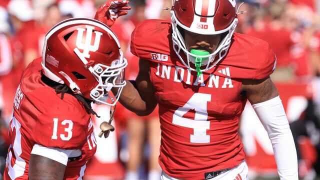 The ESPN pregame show heads west to cover a huge top-10 match up between to college football powerhouses.