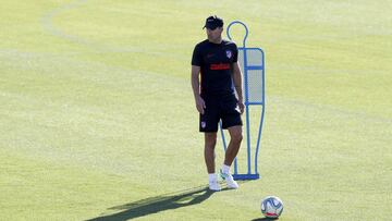 Simeone, pensativo, considera que empezar ganando es muy importante.