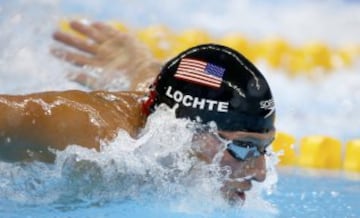 El conocido Ryan Lochte y otros tres nadadores estadounidense fueron protagonistas del escándalo de los Juegos. Los deportistas denunciaron que habían sido asaltados a punta de pistola al salir de una fiesta. Pero días más tarde, las autoridades brasileñas, mostraron imágenes de los hechos. Los deportistas reconociera que mintieron al denunciar un asalto. La policía confirmó que bajo la influencia del alcohol, al menos uno de ellos había destrozado un baño de una gasolinera, y que un guardia de seguridad había sacado su arma debido a que uno de los estadounidenses mostraba un comportamiento agresivo.