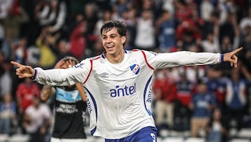 Petit, con Nacional de Montevideo.