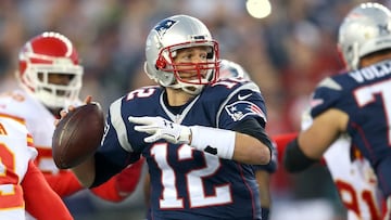 El mediocampo es fundamental que tenga jugadores que conecten correctamente con el ataque, ¿y quién mejor que Tom Brady para hacerlo? El pasador de los Patriots encontraría fácilmente a sus delanteros gracias a su precisión y seguridad. El toni Kross de este equipo.