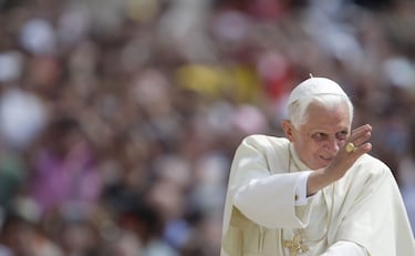 Así rompió el papa Francisco la tradición de 750 años del ‘anillo del pescador’, la joya que se destruye tras la muerte del pontífice