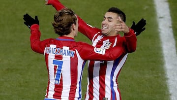 GRA478. MADRID. 10/01/2017.- El delantero argentino del Atl&eacute;tico de Madrid &Aacute;ngel Correa (d) celebra su gol, segundo del equipo frente a la UD Las Palmas, con el franc&eacute;s Antoine Griezmann, durante el partido de vuelta de los octavos de