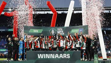 Paixao y Gim谷nez gestan la decimocuarta copa para el Feyenoord