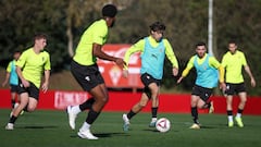 Rubén Albés y Eder Sarabia se reencuentran en El Molinón