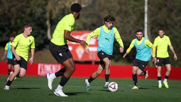 17-01-25. CESAR GELABERT, EN EL ENTRENAMIENTO DEL SPORTING EN MAREO.
