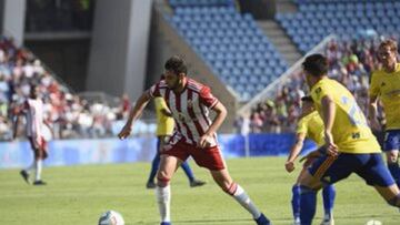 El Almería cae con su versión más ofensiva