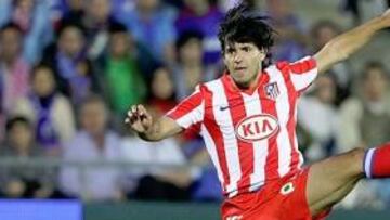 <b>AGUERRIDO. </b>Kun lanza ante el Cata en el partido del curso pasado.