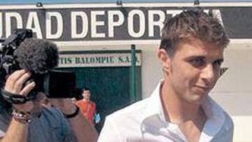 <b>ADIÓS AL BETIS. </b>Joaquín se despidió por la mañana de sus compañeros en la Ciudad Deportiva bética.