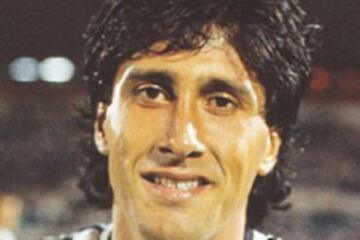 Hugo Rubio se coronó con Colo Colo en los títulos de 1986, 1991,1993 y 1996; su traspaso a Italia permitió que el club terrminara el Monumental. 