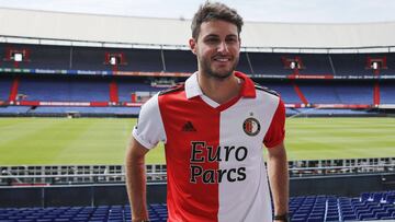 Santiago Giménez en el estadio del Feyenoord.