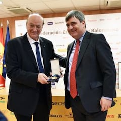 Miguel Roca recibió la Real Orden al Mérito Deportivo