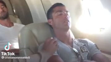 El troleo a Cristiano en su avión mientras tomaba una siesta que TikTok ha 'resucitado'