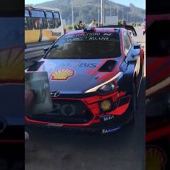 ¡Le pagaron el peaje! El cómico momento de Loeb en el WRC
