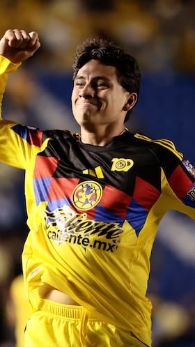 AME417. CIUDAD DE MÉXICO (MÉXICO), 21/10/2025.- Ramón Juárez de América celebra un gol este martes, en un partido de la Liga MX entre América y Puebla en el estadio Ciudad de los Deportes, en Ciudad de México (México). EFE/ José Méndez