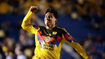 AME417. CIUDAD DE MÉXICO (MÉXICO), 21/10/2025.- Ramón Juárez de América celebra un gol este martes, en un partido de la Liga MX entre América y Puebla en el estadio Ciudad de los Deportes, en Ciudad de México (México). EFE/ José Méndez