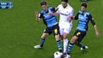 Teixeira Vitienes no vio un claro penalti sobre Khedira